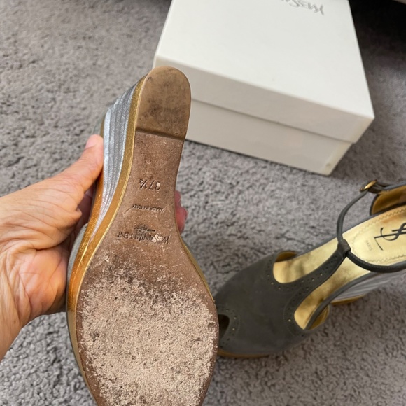 VINTAGE YSL Size 7.5 Grey suede gold/silver wedge with T/strap - Picture 9 of 12